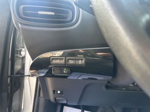Used 2022 Toyota Prius LE image 31