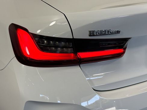 Used 2025 BMW 330i Sedan w/ M Sport Package image 36