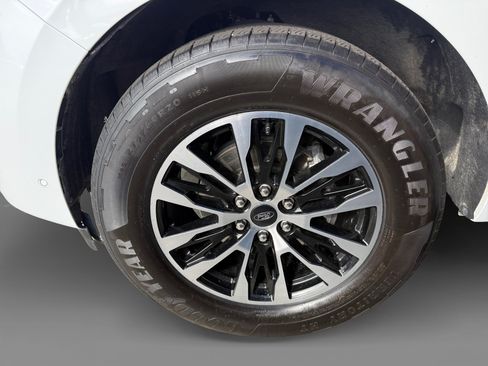 Certified 2025 Ford Expedition Platinum AWD/4WD image 9