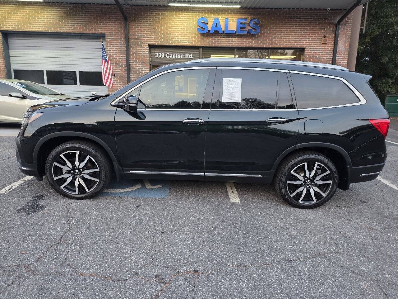 Used 2019 Honda Pilot Touring image 3