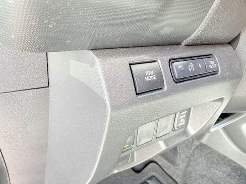 Used 2024 Nissan Frontier SV w/ SV Convenience Package image 39