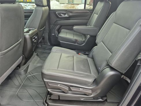 Used 2024 Chevrolet Suburban Z71 w/ Luxury Package image 29