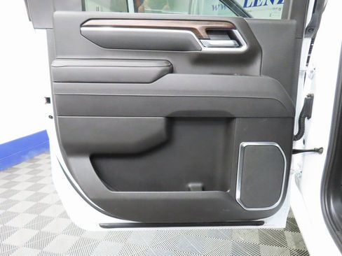 Used 2025 GMC Sierra 2500 SLT w/ SLT Convenience Package image 49