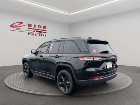 Used 2023 Jeep Grand Cherokee Altitude image 4