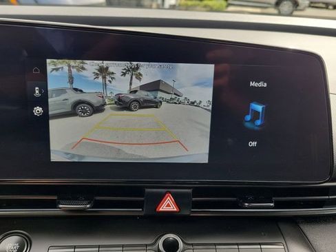 Certified 2025 Hyundai Elantra SEL image 14