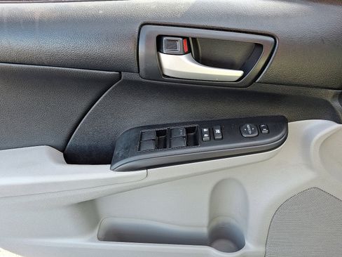 Used 2013 Toyota Camry LE image 12