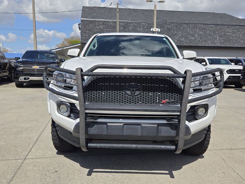 Used 2017 Toyota Tacoma SR5 w/ Tow Package image 2