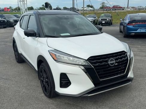 Used 2023 Nissan Kicks SR w/ SR Premium Package FWD image 9