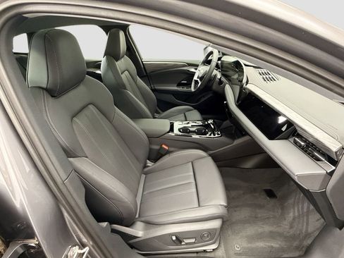 Used 2025 Audi A6 e-tron Premium Plus w/ Premium Plus RWD image 21