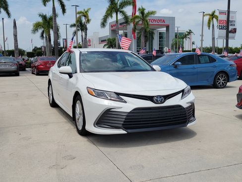 Used 2023 Toyota Camry LE FWD image 2