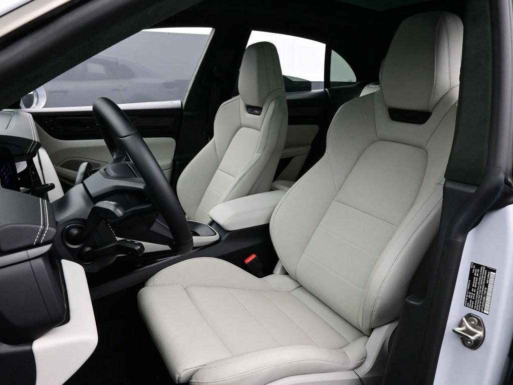 Certified 2025 Porsche Macan Turbo Electric AWD/4WD image 5