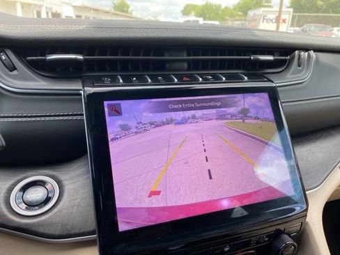 Used 2025 Jeep Grand Cherokee L Limited image 23