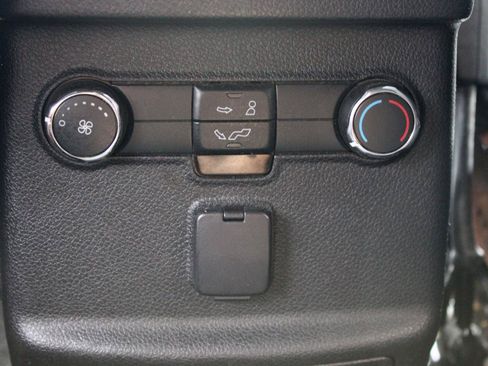 Used 2018 Ford Explorer XLT w/ Equipment Group 201A AWD/4WD image 41
