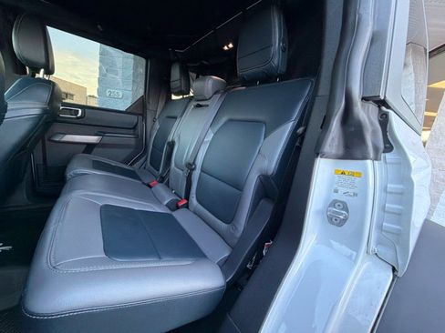 Used 2022 Ford Bronco Outer Banks w/ Sasquatch Package AWD/4WD image 16