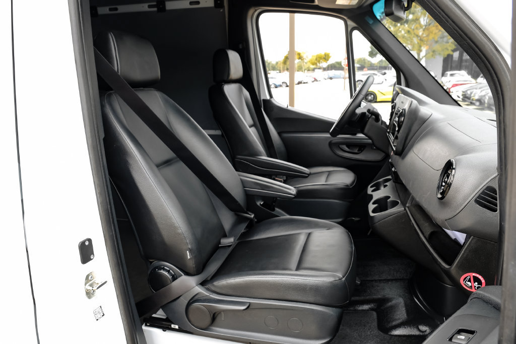 Used 2025 Mercedes-Benz Sprinter 2500 image 35