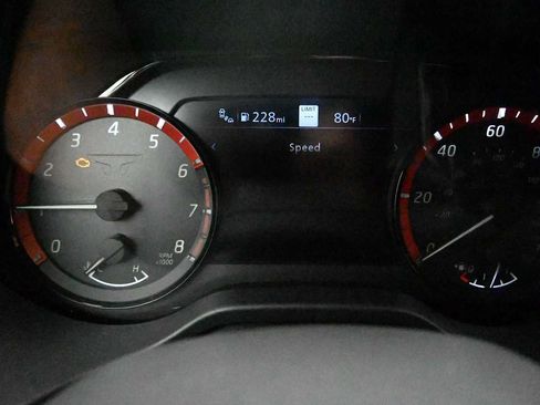 Used 2024 Nissan Titan PRO-4X w/ Pro-4x Convenience Package AWD/4WD image 10