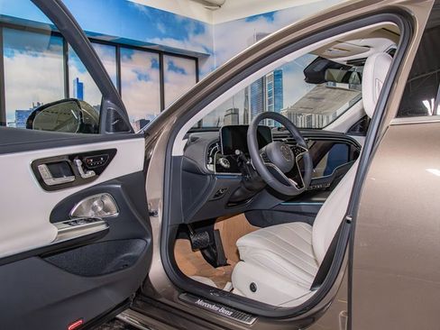 New 2026 Mercedes-Benz E 350 4MATIC Sedan image 13