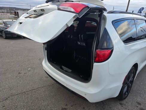 Used 2020 Chrysler Pacifica Touring w/ Advanced Safetytec Group image 6