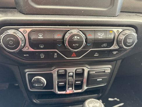 Used 2021 Jeep Wrangler Unlimited Sport AWD/4WD image 18