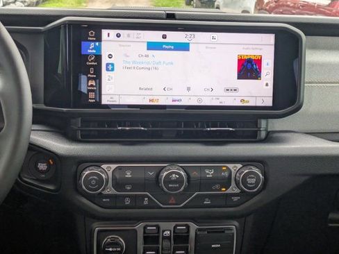 New 2025 Jeep Gladiator Sport image 16