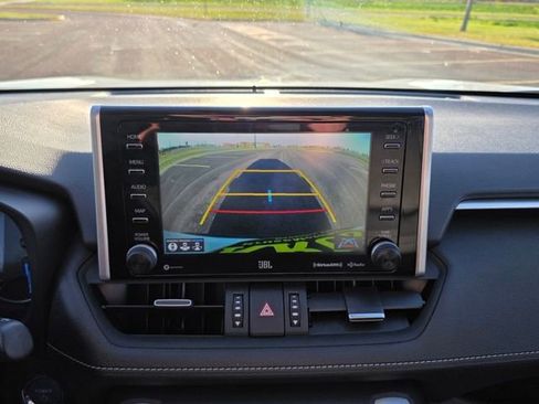 Used 2020 Toyota RAV4 Limited image 17