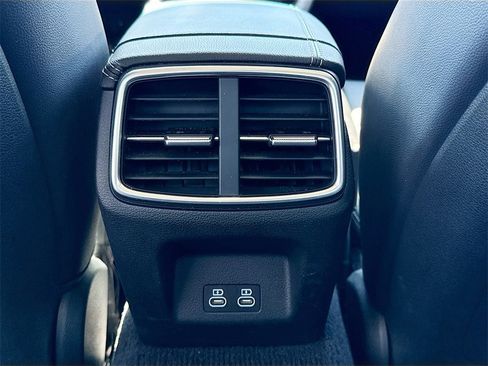 Used 2025 Genesis G70 2.5T image 26