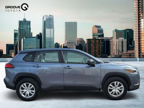 Used 2023 Toyota Corolla Cross L image 7