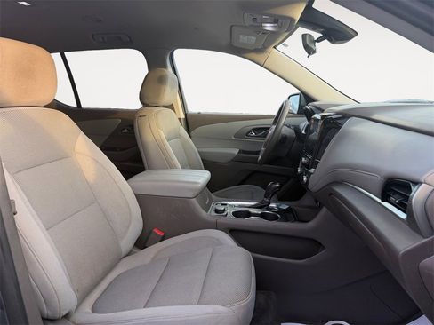Used 2020 Chevrolet Traverse LT image 15