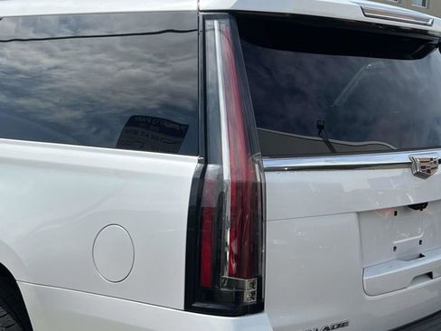 Used 2020 Cadillac Escalade ESV Premium Luxury image 7