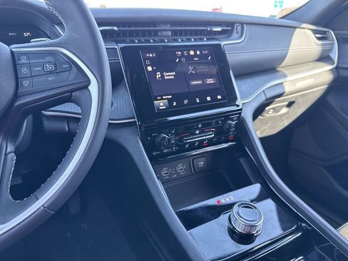 Used 2023 Jeep Grand Cherokee Altitude image 19