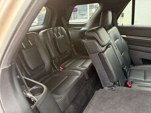 Used 2017 Ford Explorer Limited image 12