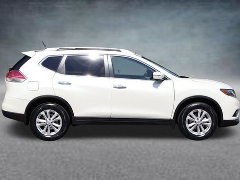 Used 2015 Nissan Rogue SV w/ SV Premium Package AWD/4WD image 2