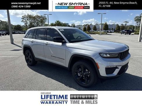 New 2025 Jeep Grand Cherokee Limited w/ Black Appearance Package image 1