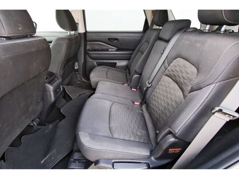 Used 2023 Nissan Pathfinder S image 7