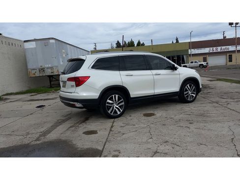 Used 2018 Honda Pilot Touring image 3