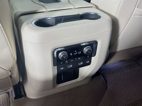 Used 2022 GMC Yukon Denali w/ Denali Premium Package image 32