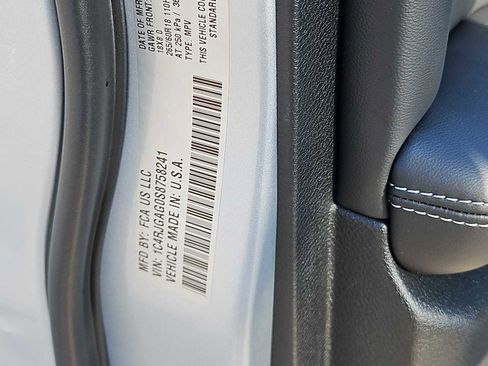 Used 2025 Jeep Grand Cherokee Laredo X image 25