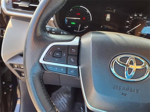 Used 2024 Toyota Sienna XLE image 16