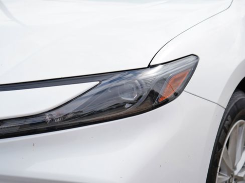 Used 2025 Toyota Camry LE FWD image 5