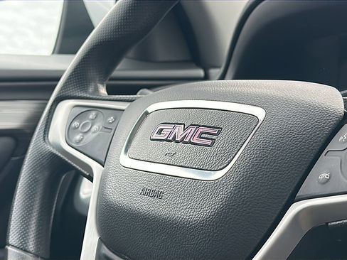 Used 2022 GMC Terrain SLE image 30