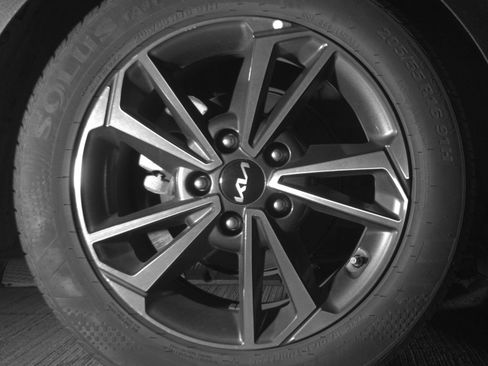 Used 2024 Kia Forte LXS FWD image 24