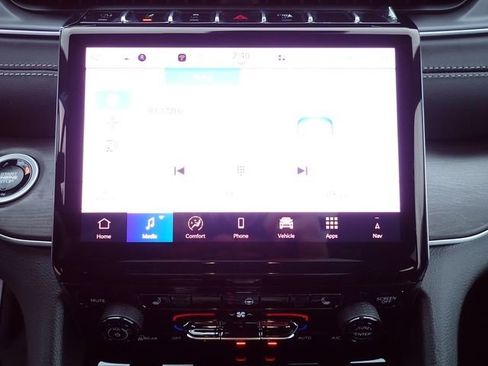 New 2025 Jeep Grand Cherokee Limited w/ MOPAR Finishing Package AWD/4WD image 21