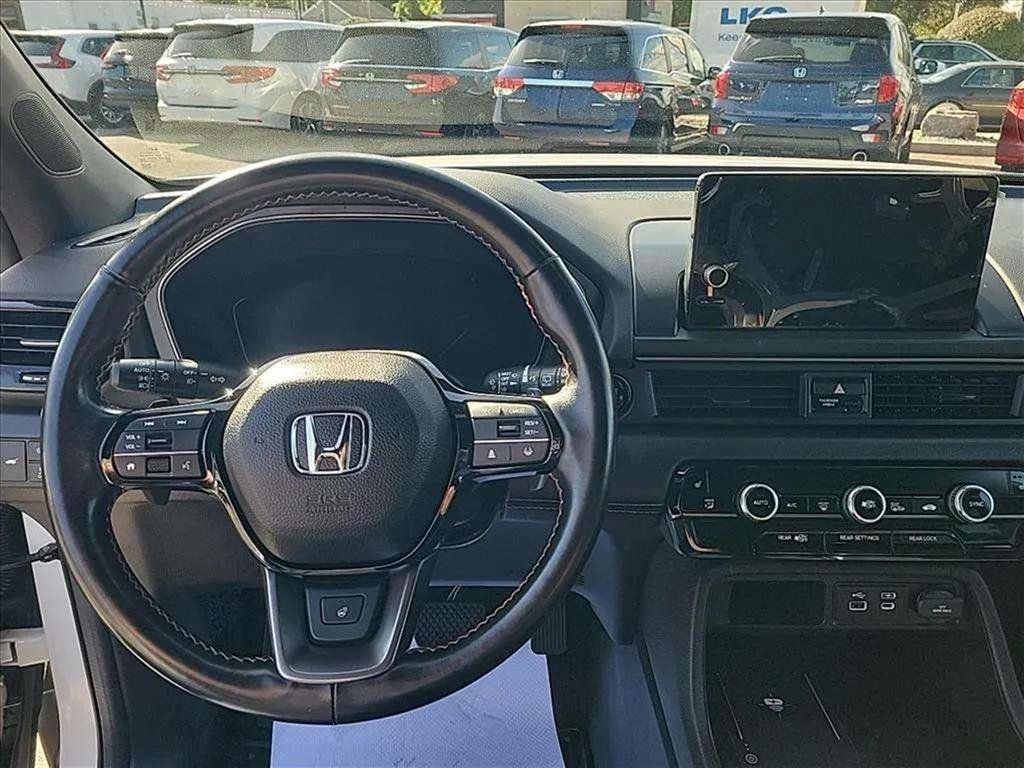Used 2024 Honda Pilot TrailSport image 9
