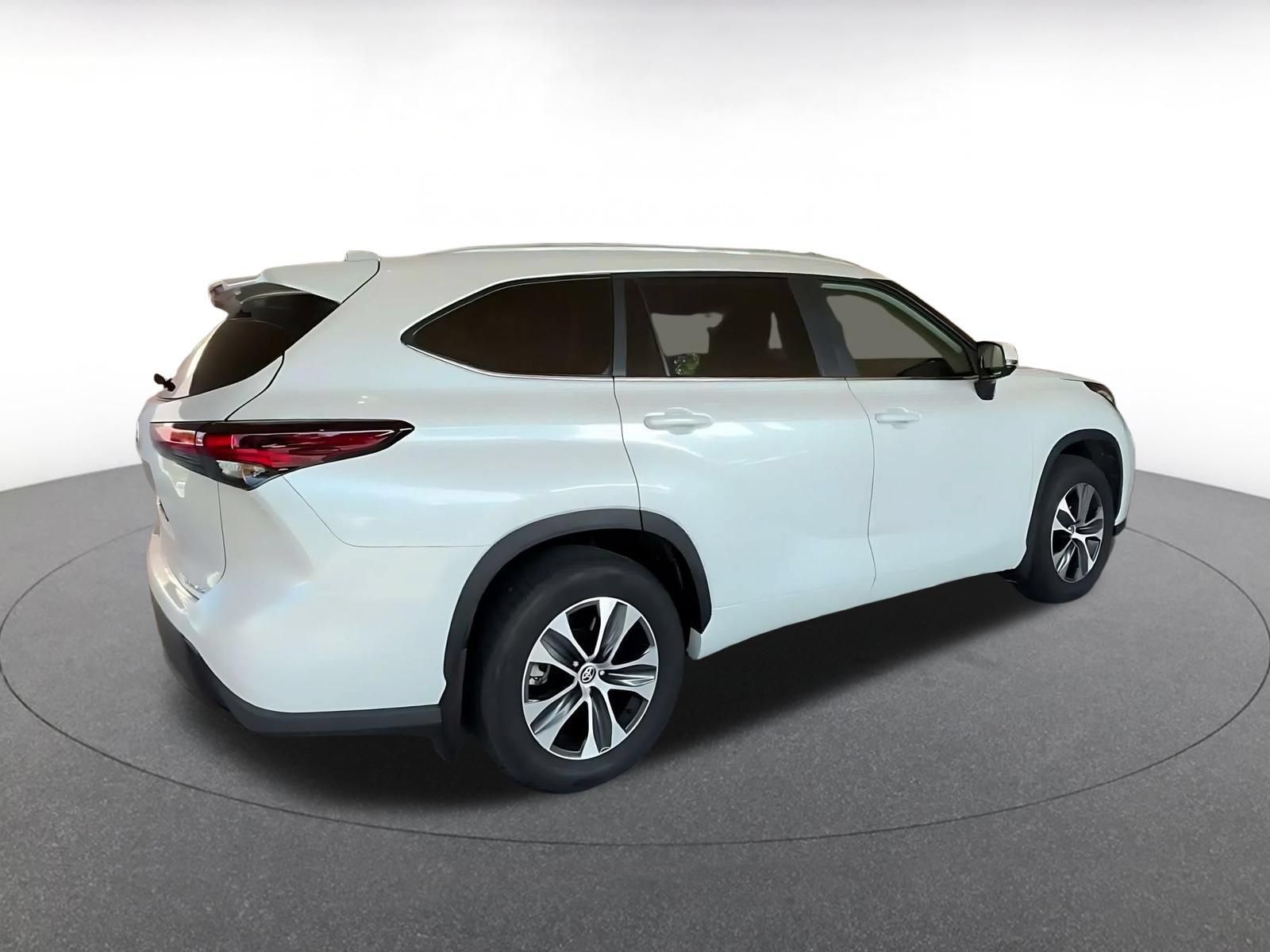 Used 2026 Toyota Highlander XLE AWD/4WD image 13