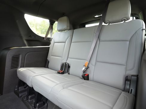 Used 2021 Chevrolet Suburban LT w/ Rear Media and Nav Package RWD image 13