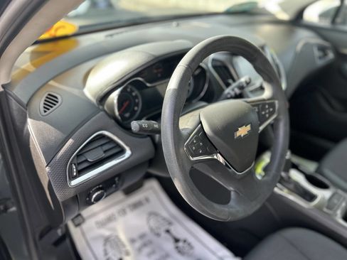 Used 2017 Chevrolet Cruze LT w/ Convenience Package image 10