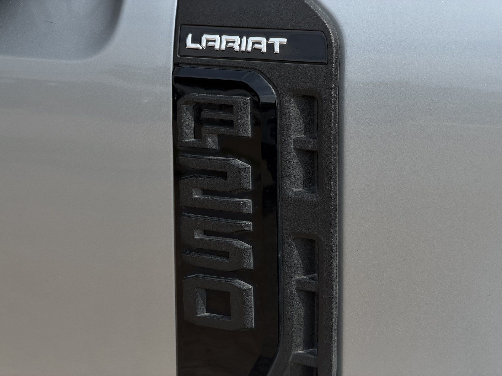 Used 2023 Ford F250 Lariat w/ Black Appearance Package AWD/4WD image 11