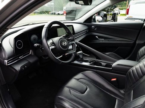 Used 2024 Hyundai Elantra Limited FWD image 18
