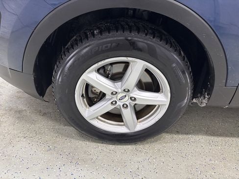 Used 2017 Ford Explorer XLT w/ Equipment Group 202A image 8