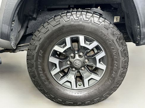 Used 2019 Toyota Tacoma TRD Off-Road image 11